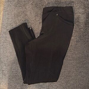 Chico’s Zenergy pull-on, tapered leg, ankle zipper trim pants. Size 2 = 12/L
